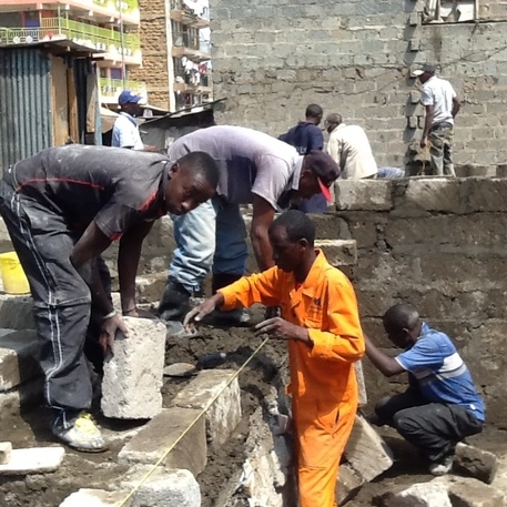 Ghetto house-building. Source: UPFI