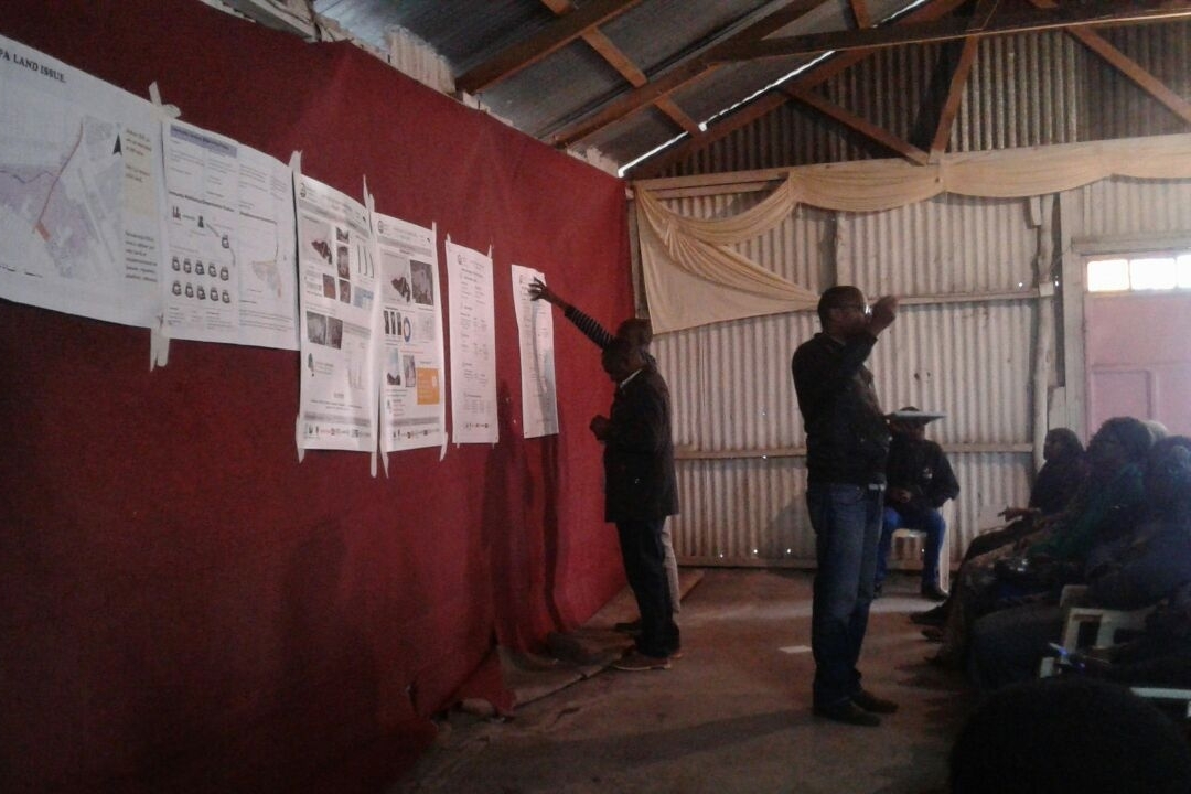 A consortium meeting with the community in Viwandani, Mukuru, discussing land issues, 16th August 2018. Photo: Muungano KYC TV.