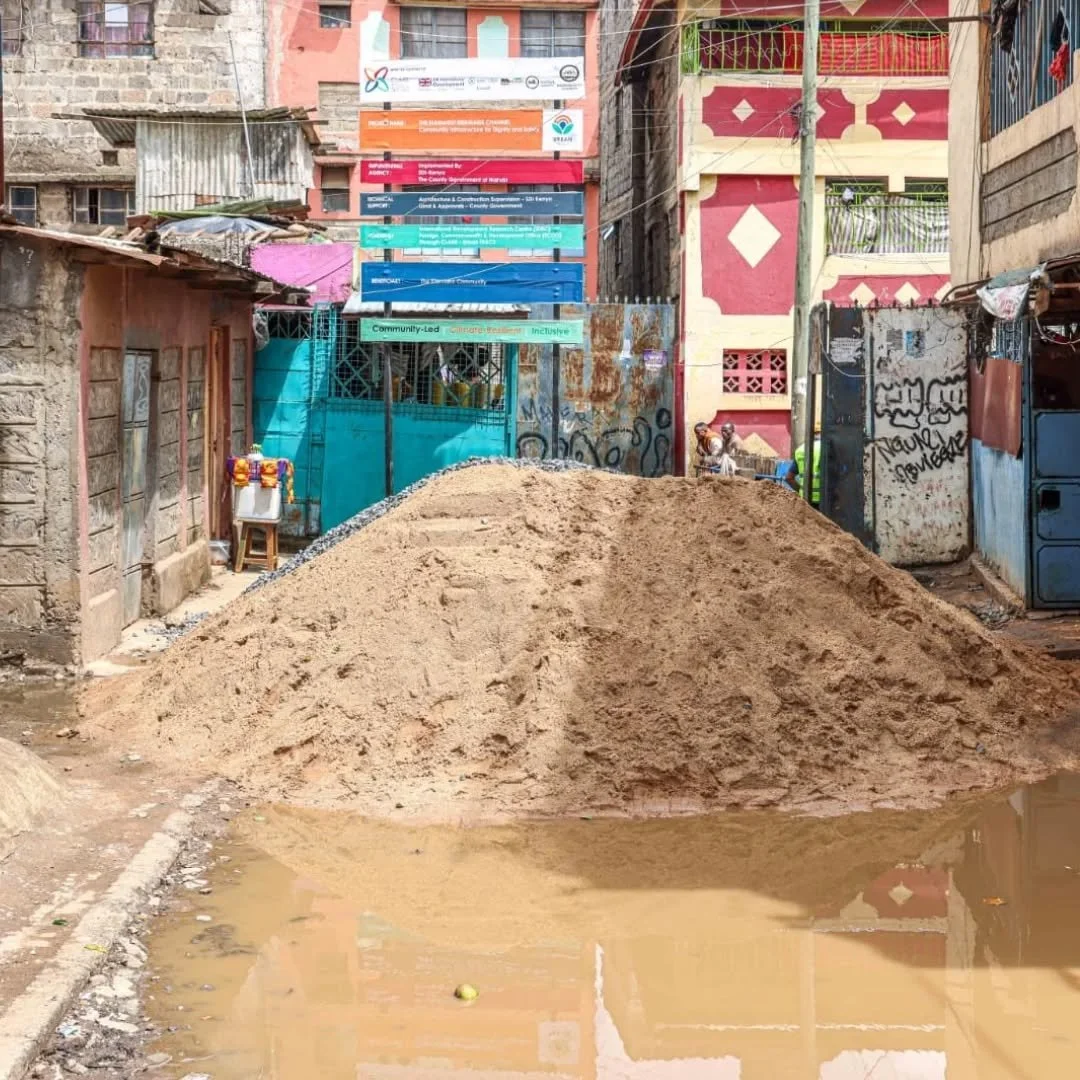 The construction of the Kiamaiko drainage by community members continues in Phase One! 

With materials now delivered on site, we are thrilled to begin drain casting today. 

This drainage will bring safer, cleaner, and more climate-resilient spaces 