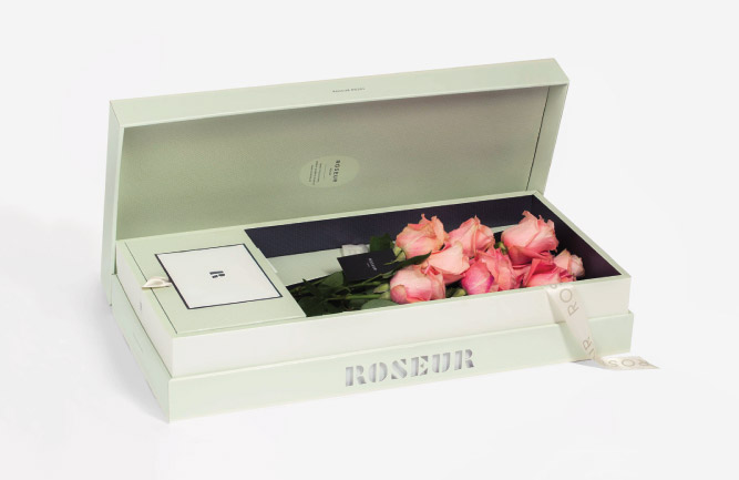 Roseur Box open with Pink, Faint, Roses