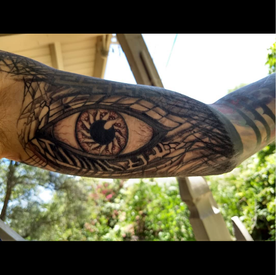 blackandgreybeyasunka.comeyeballtattoo.png