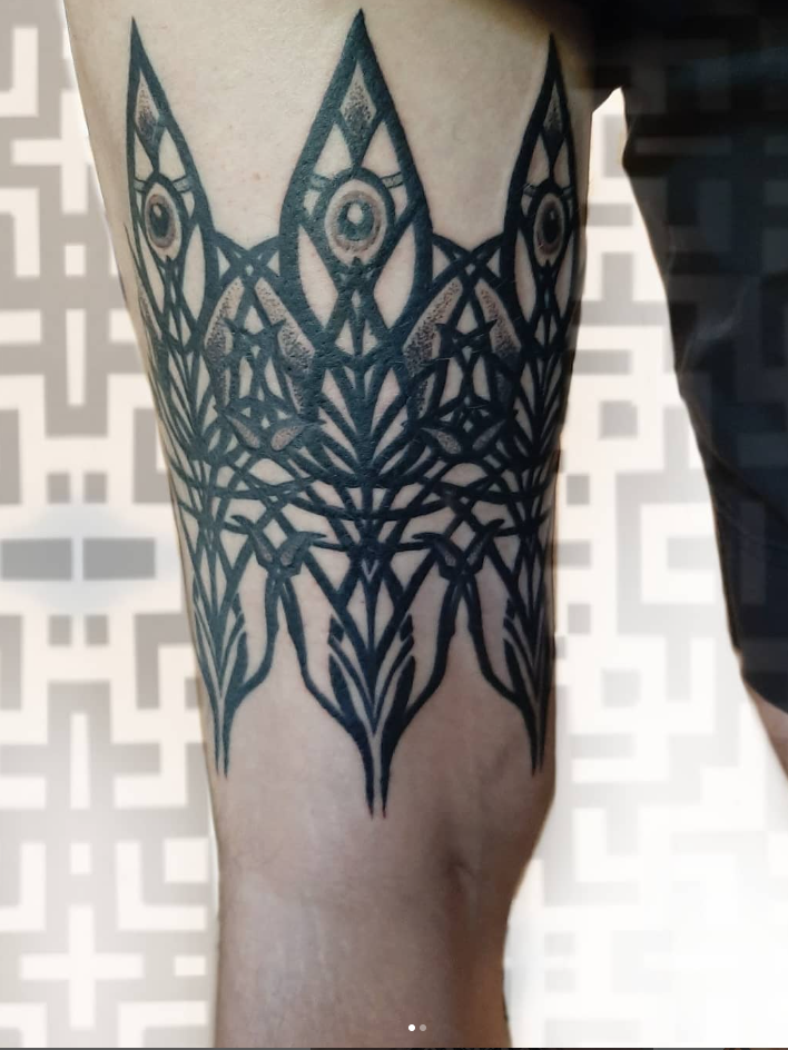 blackandgray beyasunka.com eye leg.png