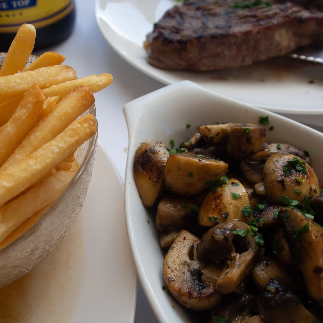 Champignons sautés - Sauté Mushrooms w garlic butter
