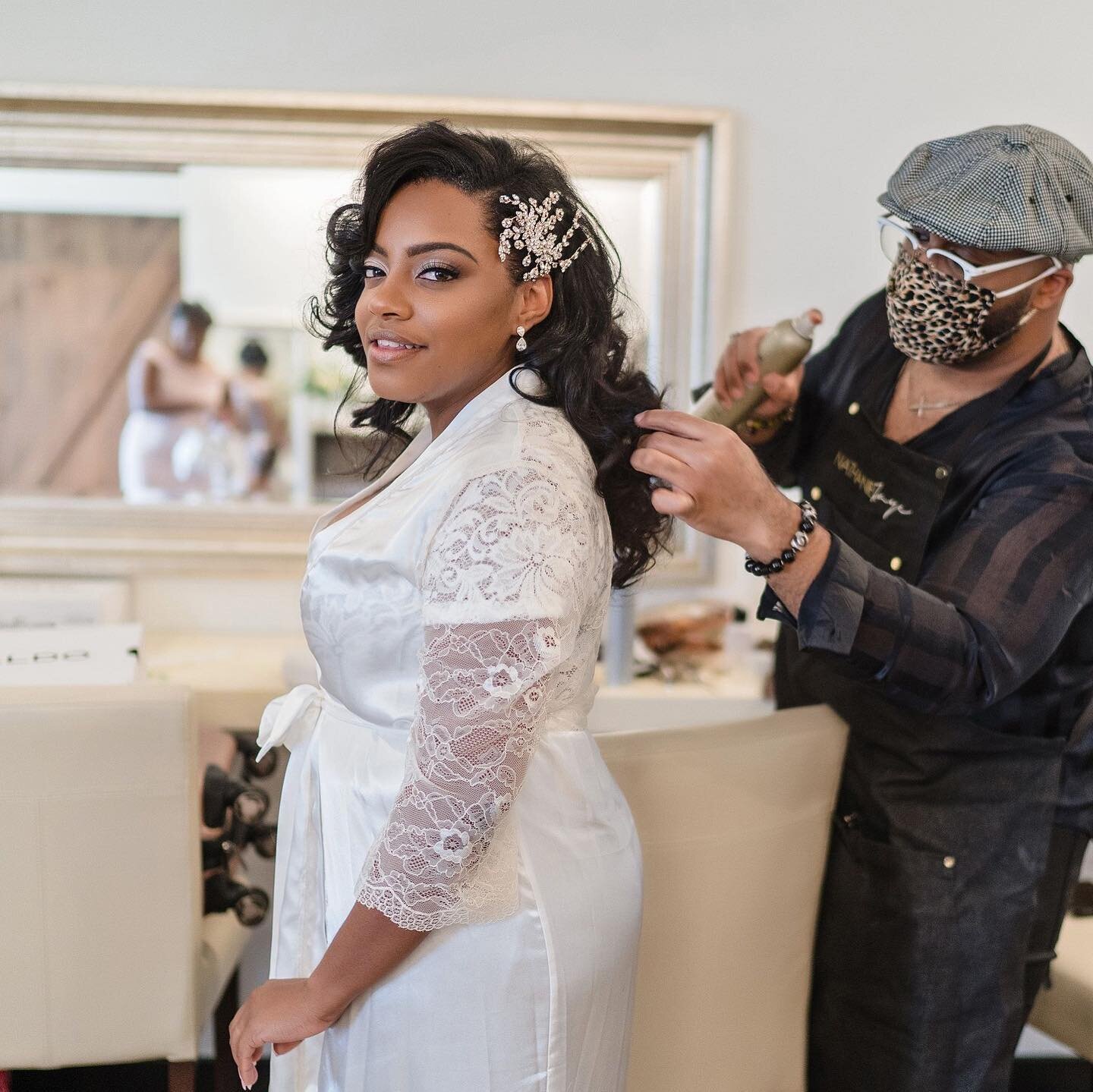 A lady deserves to have her options with all the details !! @onemotivatedmom was a gorgeous bride!! #photography @inhisimagephoto #hair @hairbynathaniel_jaye #weddingday #weddingseason #weddingphotography #weddinghair #nathanielJaye #deatils #blackbr