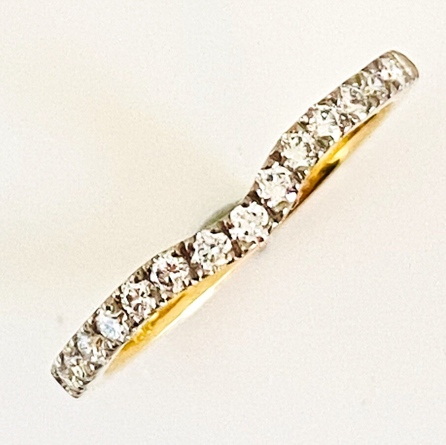Diamond fitted wedding band