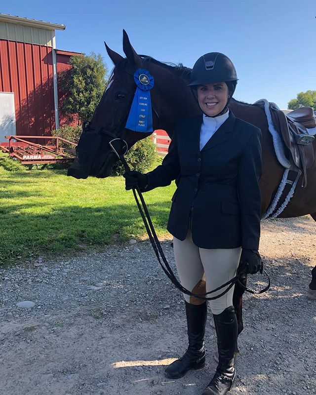 After years of from horse showing, Jade & "Yankee Flag" aka Quinn rocked it @city_view_equestrian_llc this past weekend in the 2'6 hunters & Equitations. These two are becoming such a nice couple to watch
#englesidestables #ladiesofengleside #englesidetribe