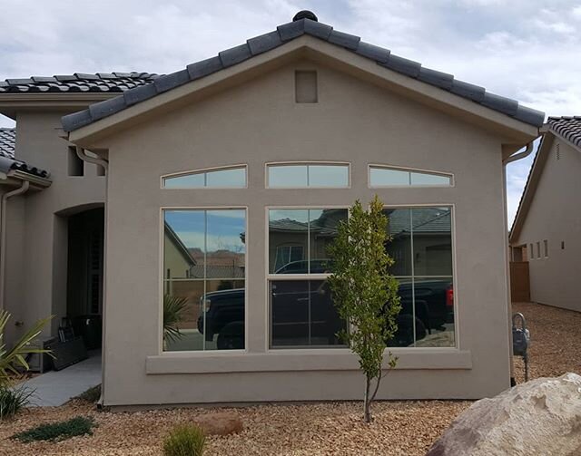 Residential window tint. ✔

Summer is just around the corner. 
It's always a good idea to consider getting your home windows tinted. Not only does it cool off your home, it also protects your skin and furnishings, and lowers your electricity bill!

#