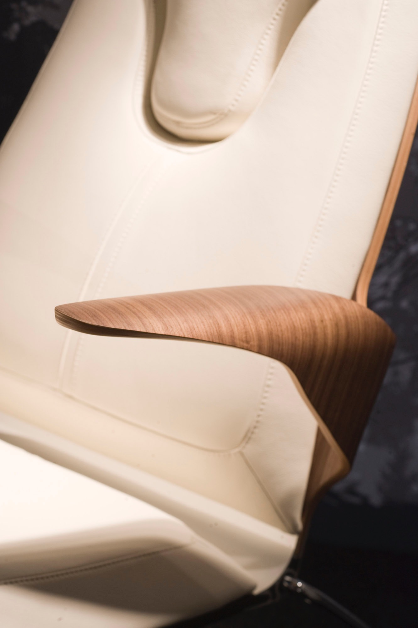 STRESEMANN co 01 high lounge chair