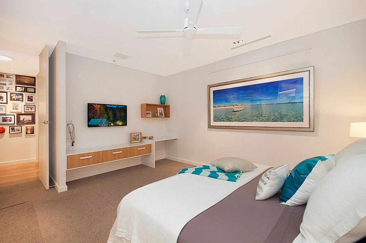 Mid-Century_Modern_Bedroom.jpg