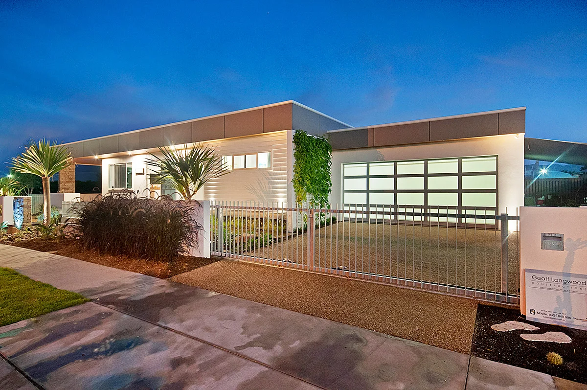 Mid-Century_Modern_Rear.jpg