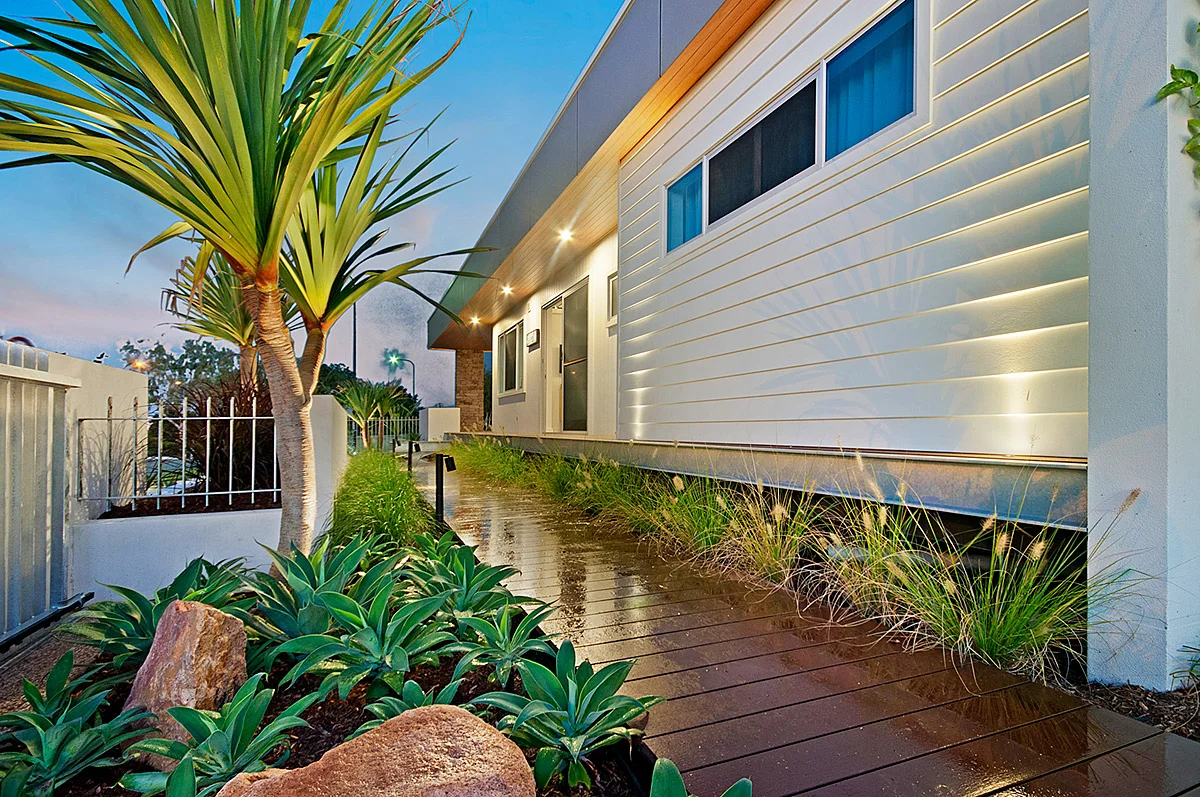 Mid-Century_Modern_Side.jpg