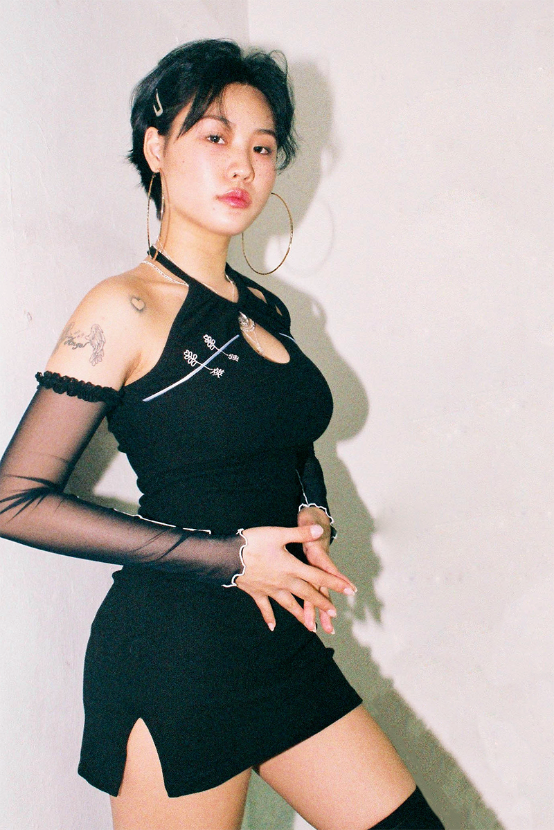 V-Dress-Black-800+3.png