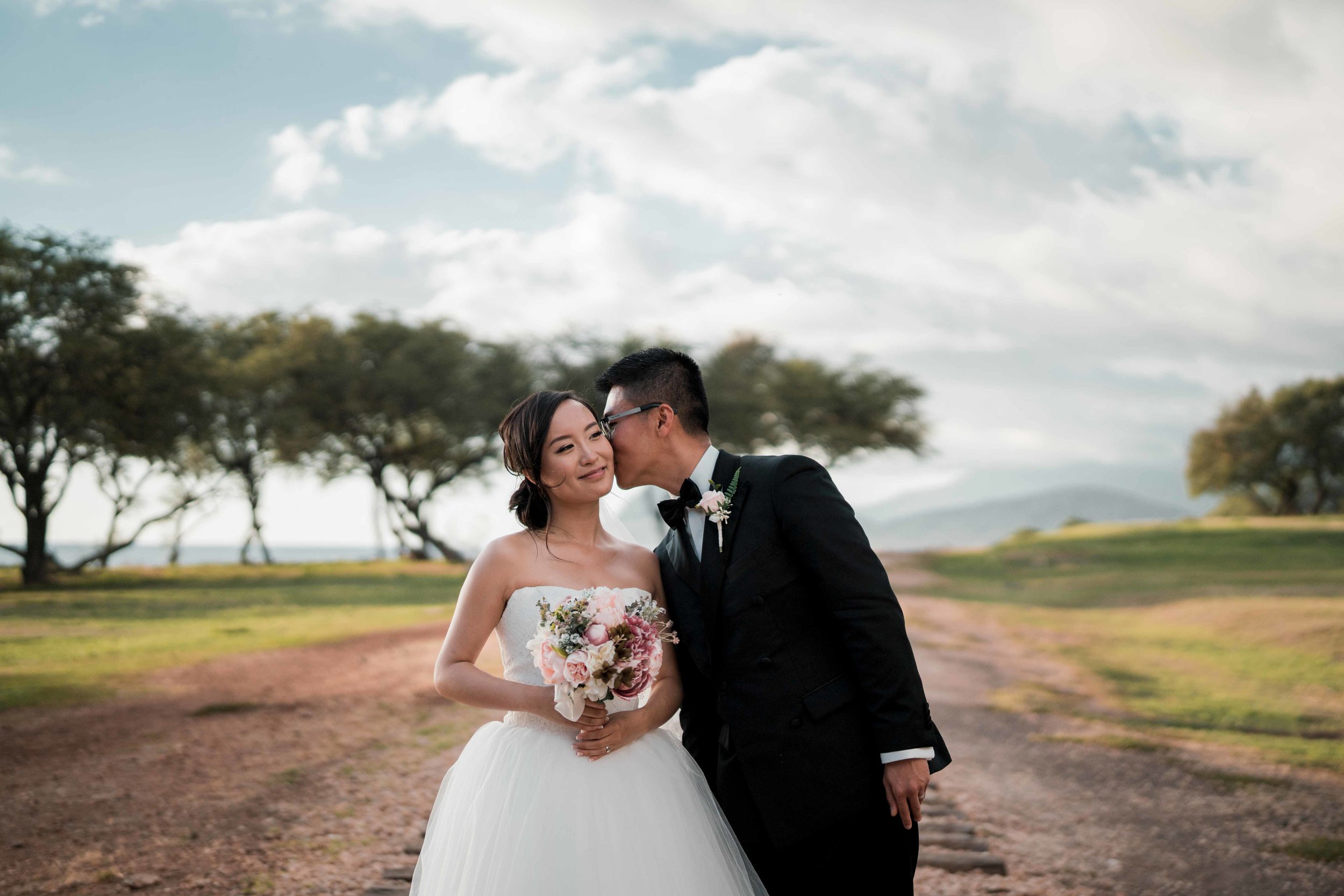 Hawaii Wedding Photographer Toshi Takahashi Paradise Cove Chapel Photo-3.jpg