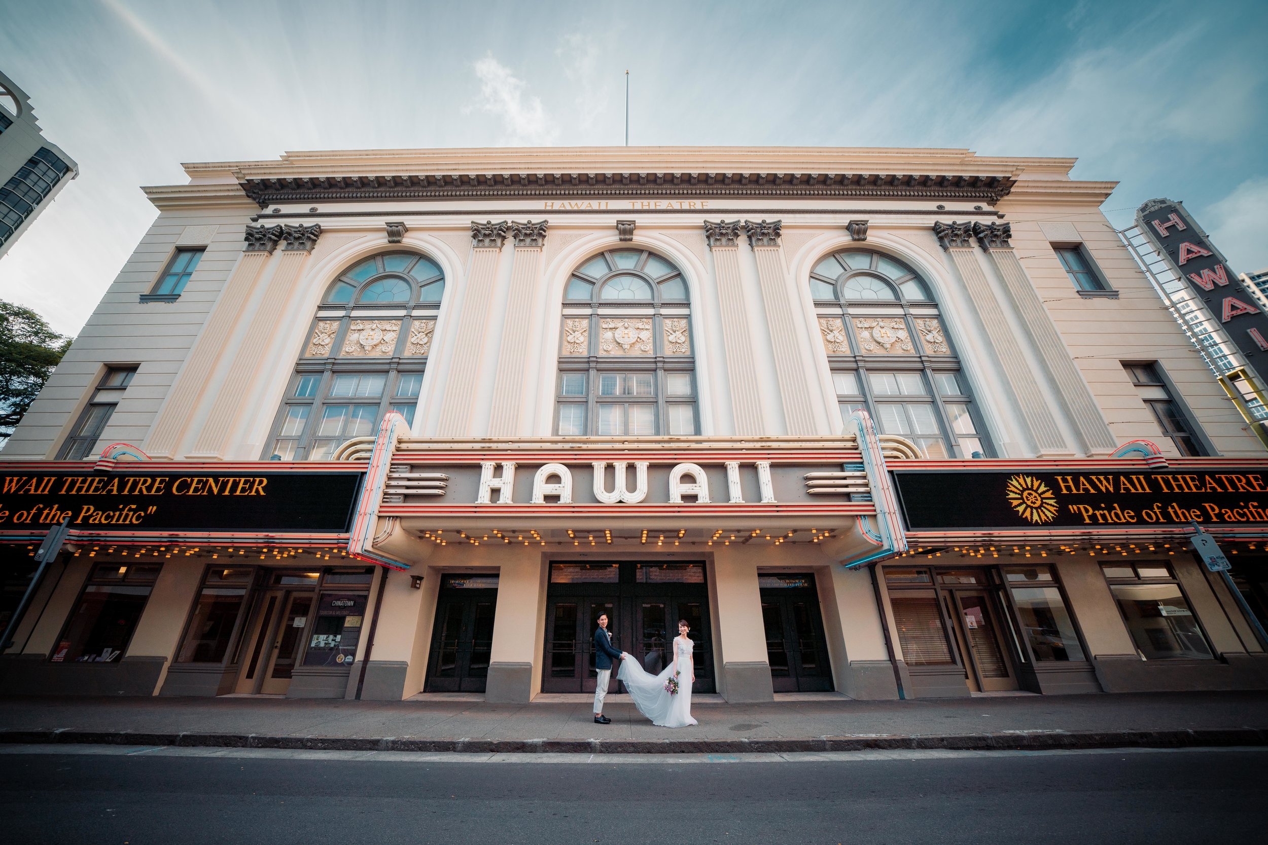 Toshi Takahashi Hawaii Wedding Photographer Downtown Hawaii Theater.jpg