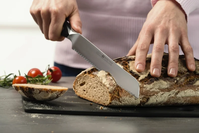 Bread knife.jpg