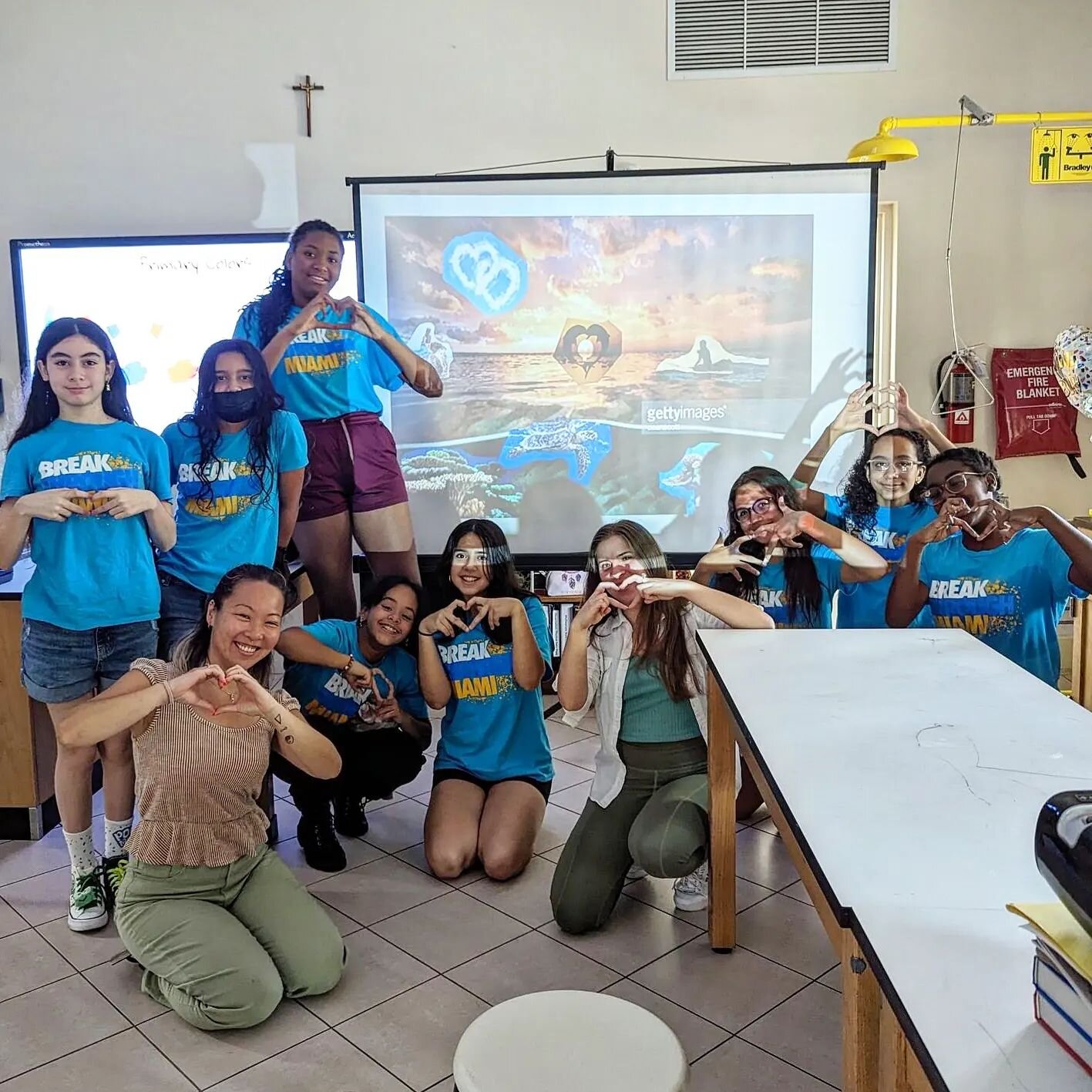 Excited to kick-off the 2023 World Ocean Weekend with a workshop led by two fantastic artists who will be working with youth from various organizations to create a community mural to be showcased during the event on June 3 and 4. Here is a group from