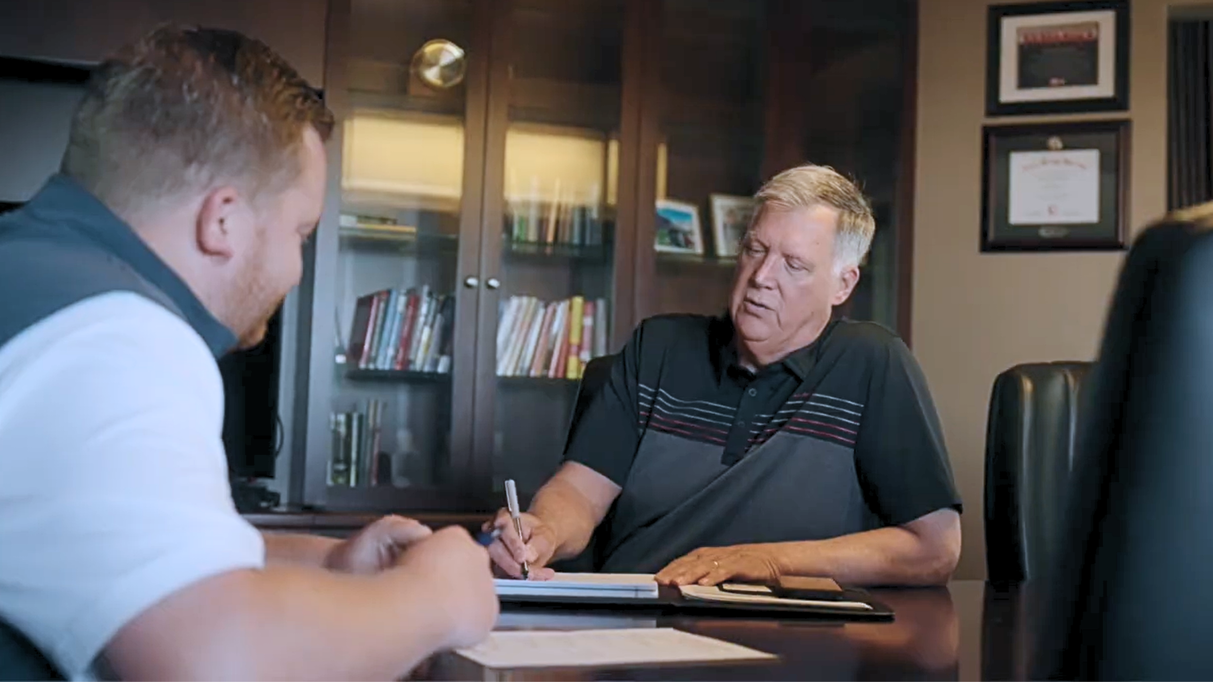 Pat Frazier meeting one-on-one with business leader to discuss Organization Growth Planning