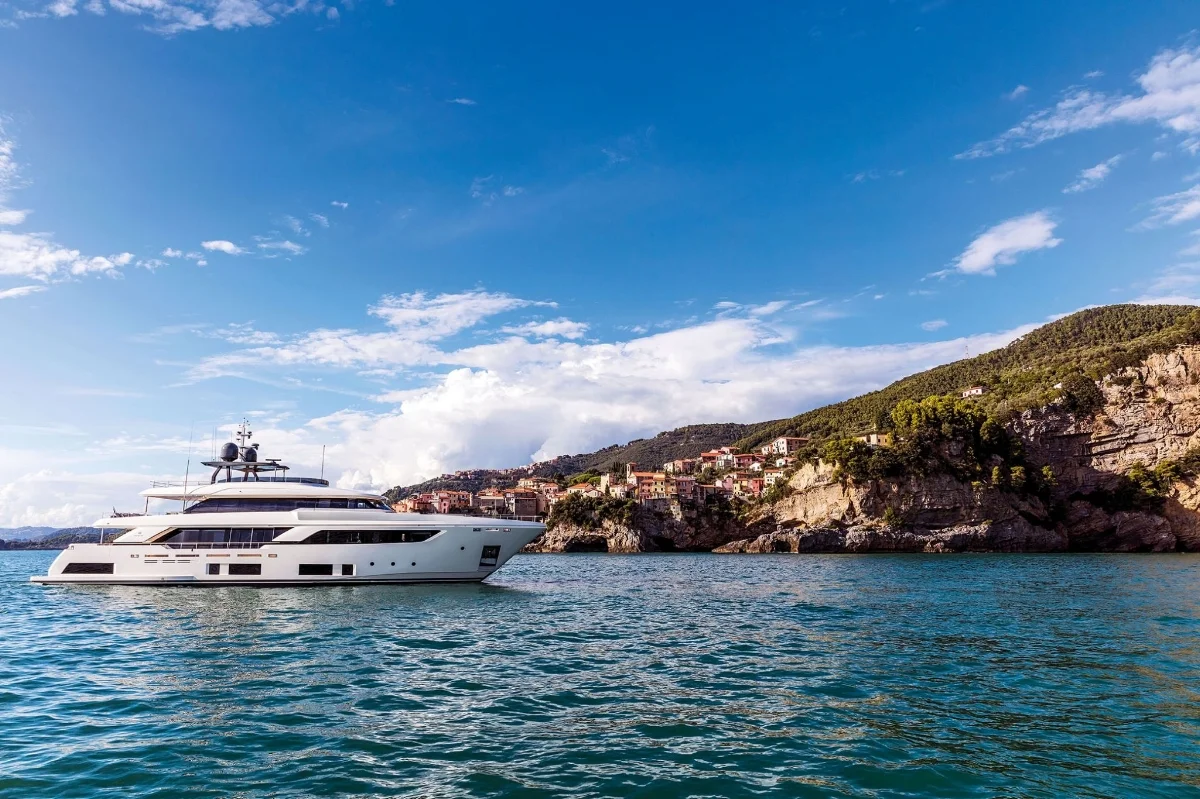 CustomLine_Navetta37New_Cruising-0002_20709.jpg