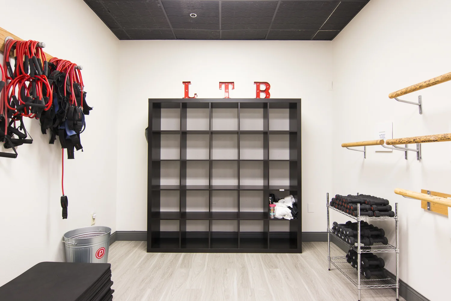 PureBarreVinings-9.jpg