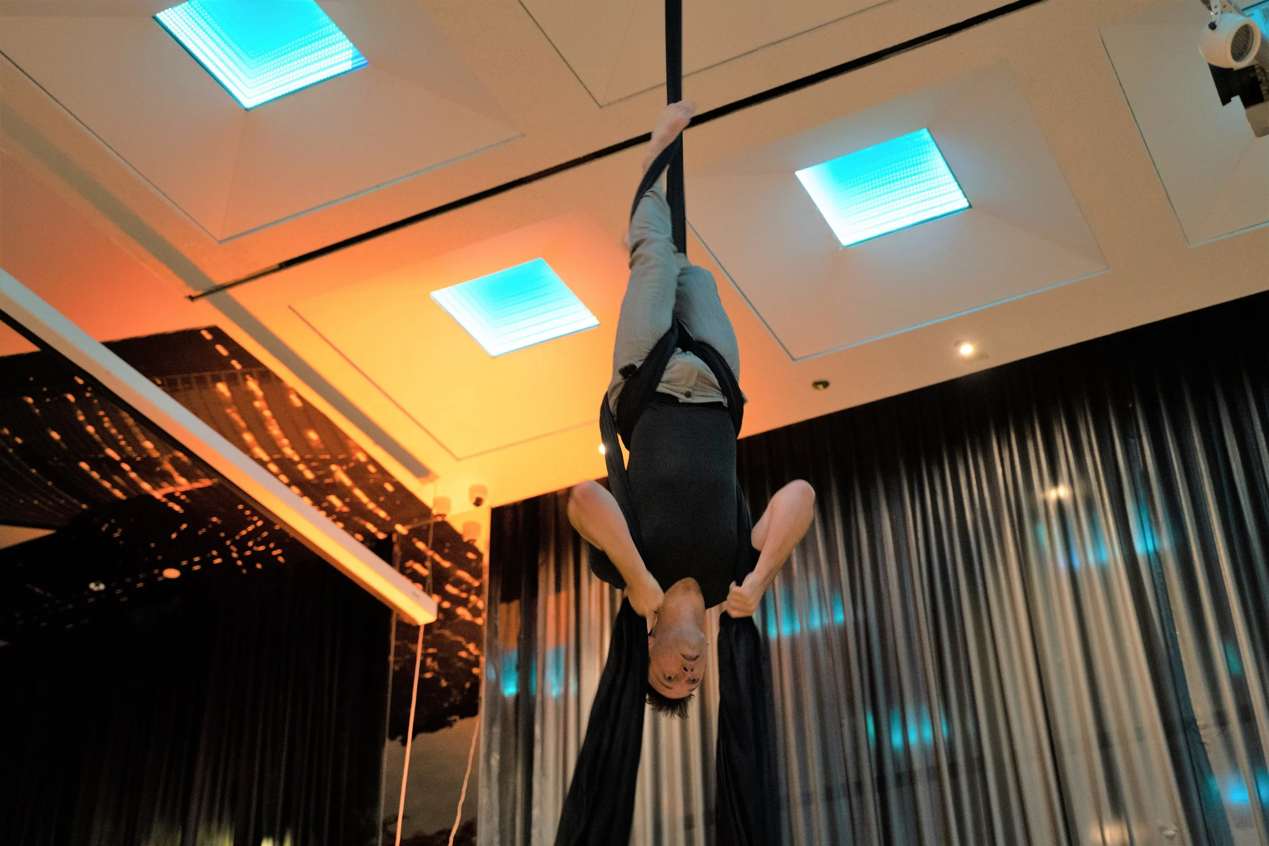 Aerial dancer, Joe Simms