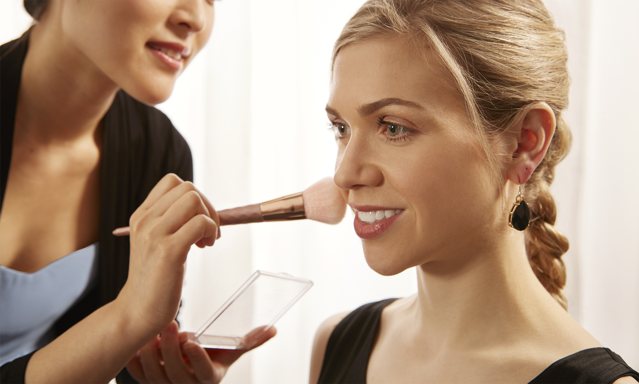IHS_0-858_Makeup Application_5030.jpg