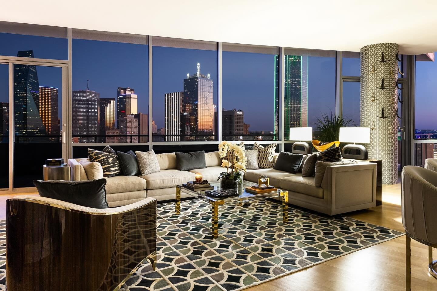 Rooms with killer Dallas views 😍 would you rather wake up to the skyline or end the day with a cocktail as the sun sets on the skyline? 

Image 1 &amp; 2 design by @karyndismoreinteriors 
Image 3 design by @urby 

#dallasinteriordesign #dallasview #