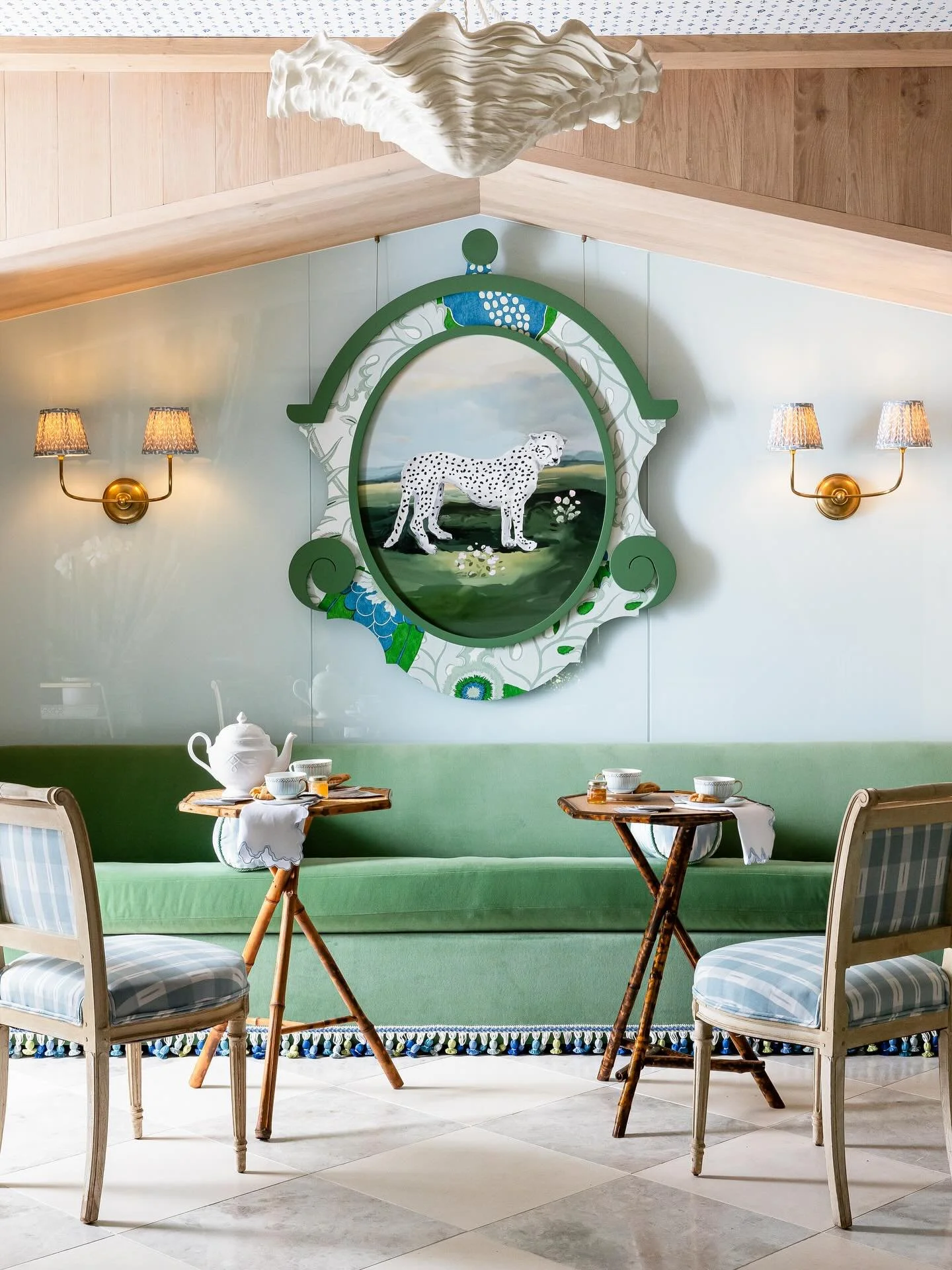 Photographed two years ago at @kbshowhouse in Dallas for @sarahilleryinteriordesign. I adore how Sara transformed this former hallway into a &ldquo;tea room for two.&rdquo; Are you going to Kips Bay Dallas this year? 

Design @sarahilleryinteriordesi