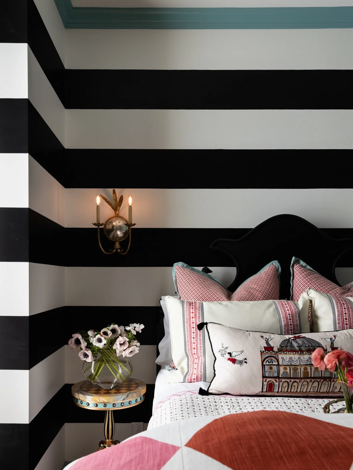 Ever revisit past work and wonder why you never shared it? This is that work. 

Design @mehlhomedesigns 
Styling @mothersanddaughtersdesignhouse 

#parisianvibes #parisinspiration #guestroom