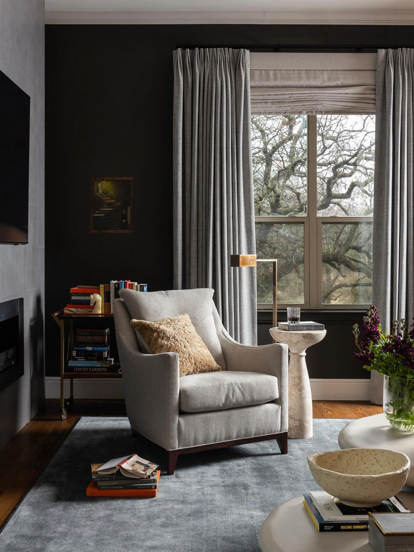 Plugging in my 10,000 batteries in prep for tomorrow&rsquo;s session @elizabethryaninteriors. Here&rsquo;s a handful of faves from her past projects. Dark, moody, light, bright. Love 👏 them 👏 all. 

Design @elizabethryaninteriors 
Photos @sarahlind