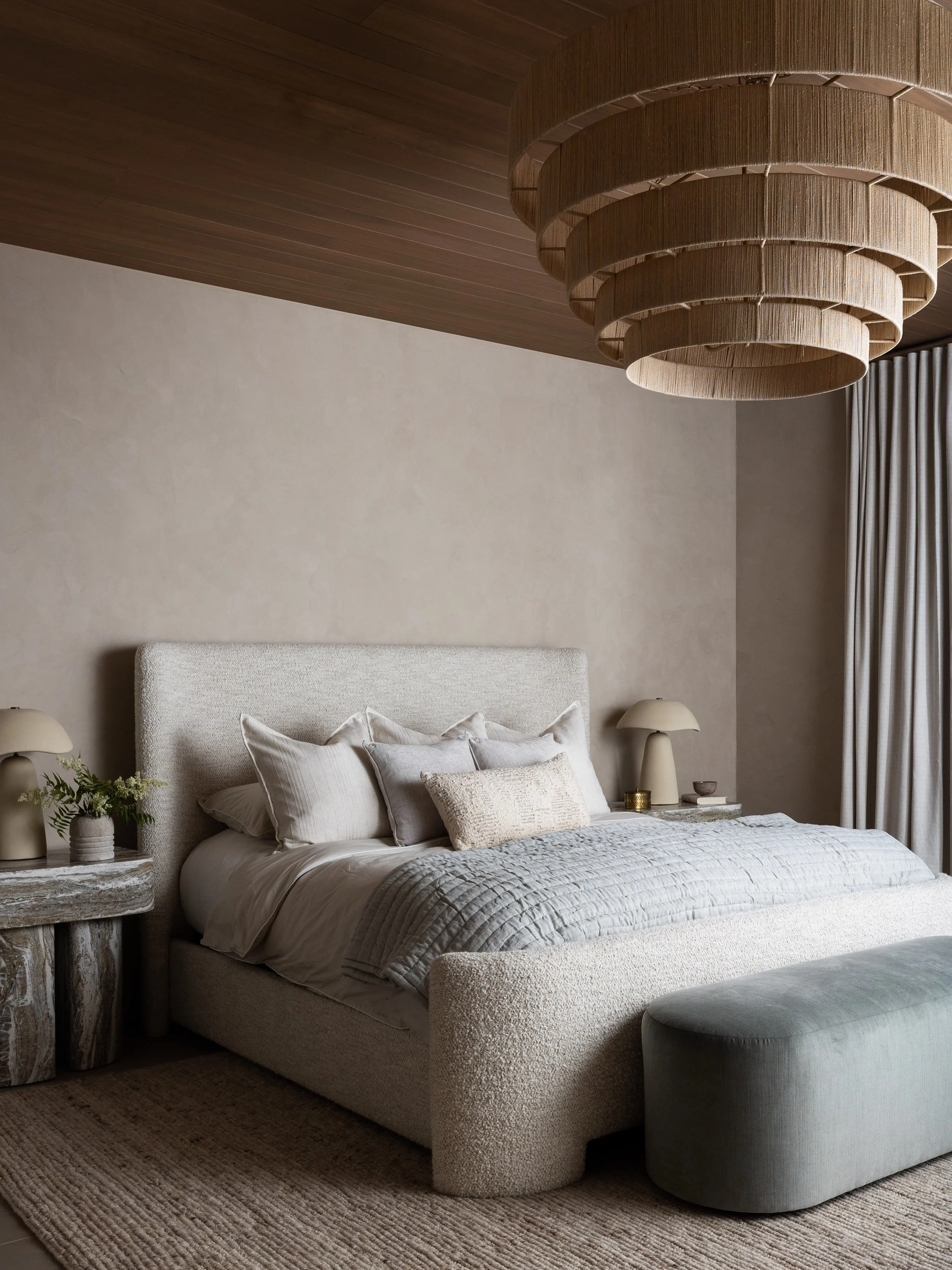 Scale of the chandelier ✅
View of cows ✅
Island in the closet ✅ 

Shot for @neighborinteriors 
Images by @sarahlindenphotography @tanner_garza 
Styling by @elizabethulrichdesign 

#countryhome #texasliving #interiorstyling #interiorphotography
