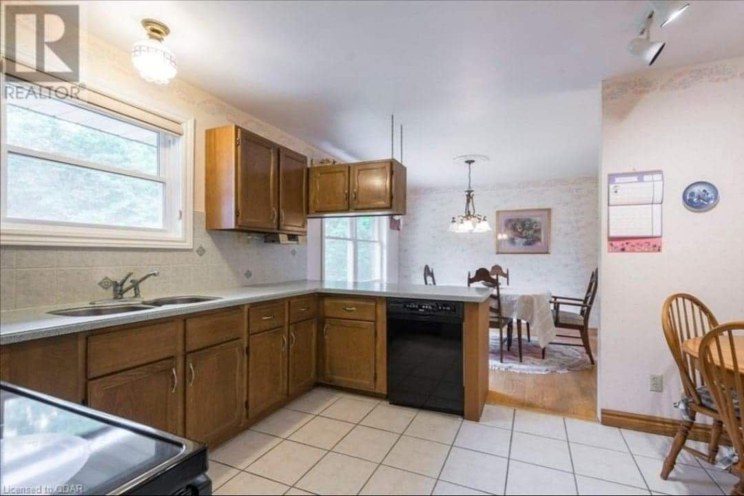9_Kitchen_Before.jpeg