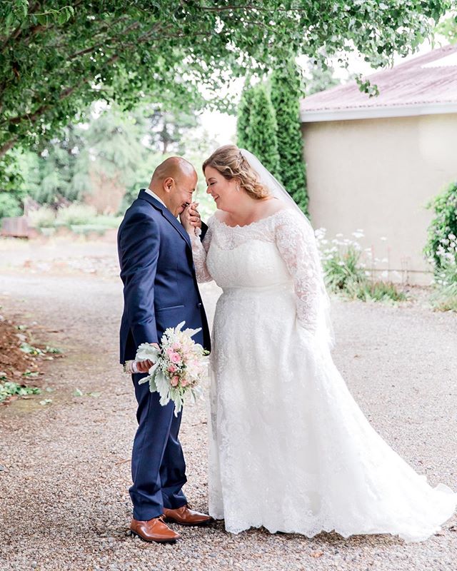 We had so much fun capturing this lovely couple on their wedding day last Saturday! You can&rsquo;t even tell it was pouring rain and super windy!! Thank you trees for saving the day 🙌🏻
.
.
.
.
#lentranchbarn #elkgrovewedding #elkgroveweddingphotog