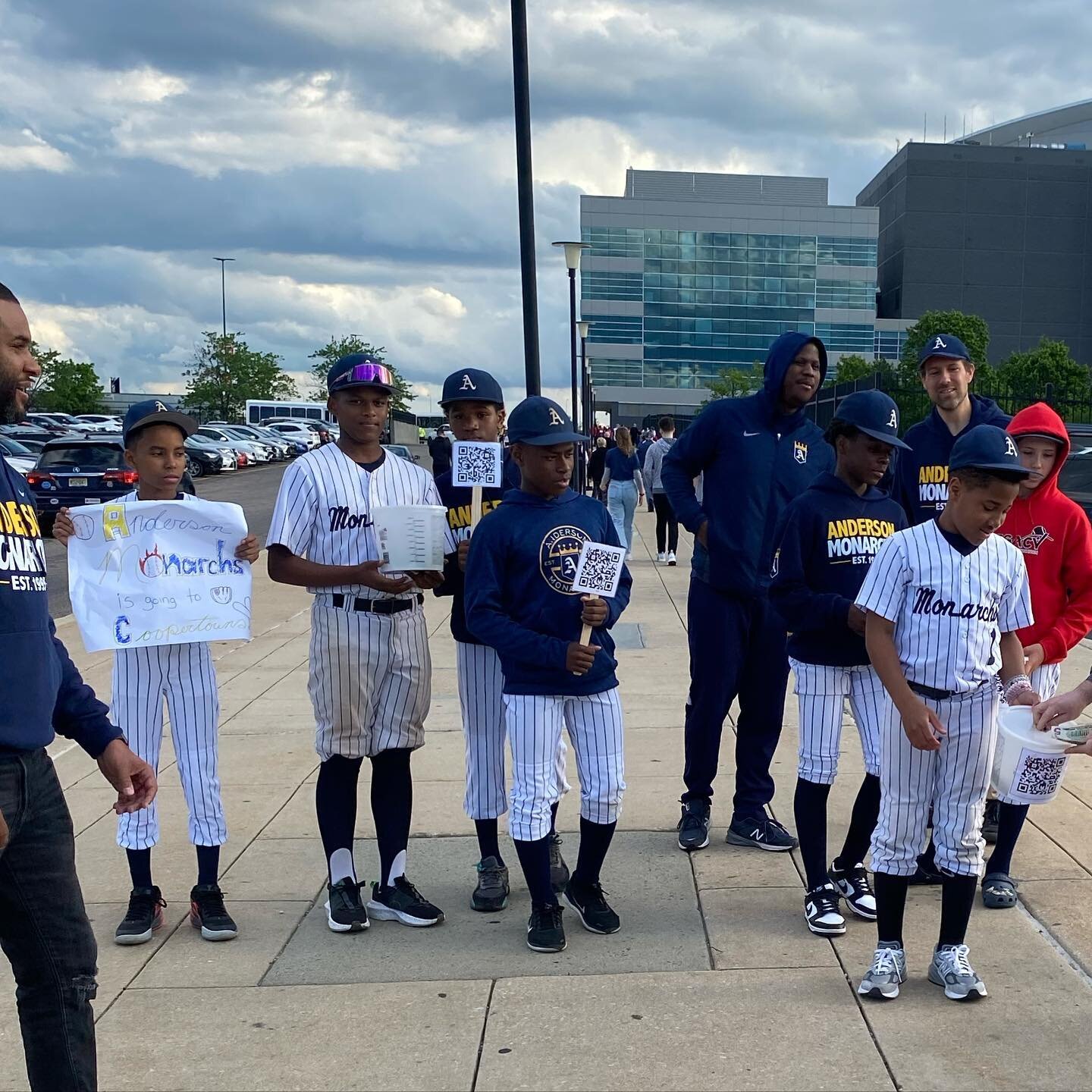 Our 12U Monarchs are at the sports complex tonight raising money for their trip to Cooperstown this summer! Find them and show some love! (Or just hit the link in our bio)

Go Phillies! Go Sixers! Go back to Boston!

#sixers #phillies #baseball #bask