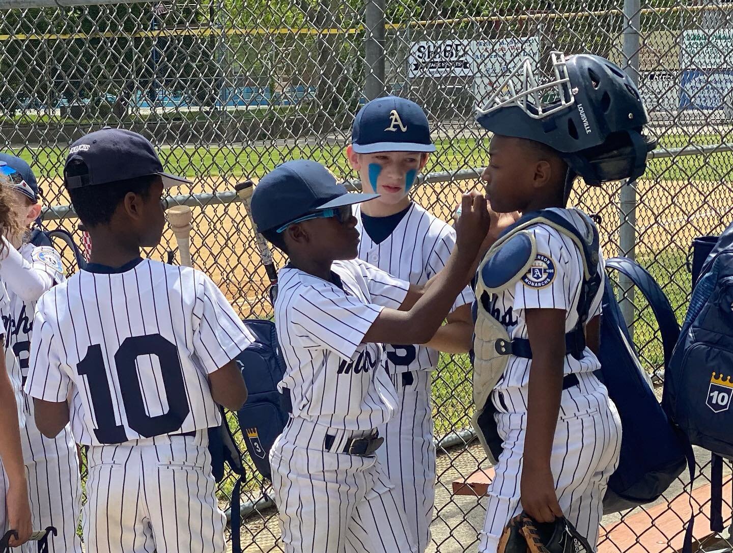 Teamwork in action as our 9U got ready for their game this past Sunday. We take care of each other.

#andsersonmonarchs #baseball #youthbaseball #philly #phillybaseball #southphilly #teamwork