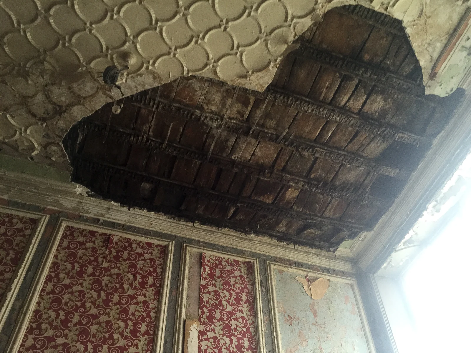 Coal Exchange, Cardiff Bay - photography from inside the abandoned building