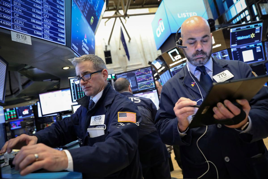 Traders work on the floor of the New York Stock Exchange (NYSE) in New York, U.S., February 13, 2019. REUTERS/Brendan McDermid/File Photo
