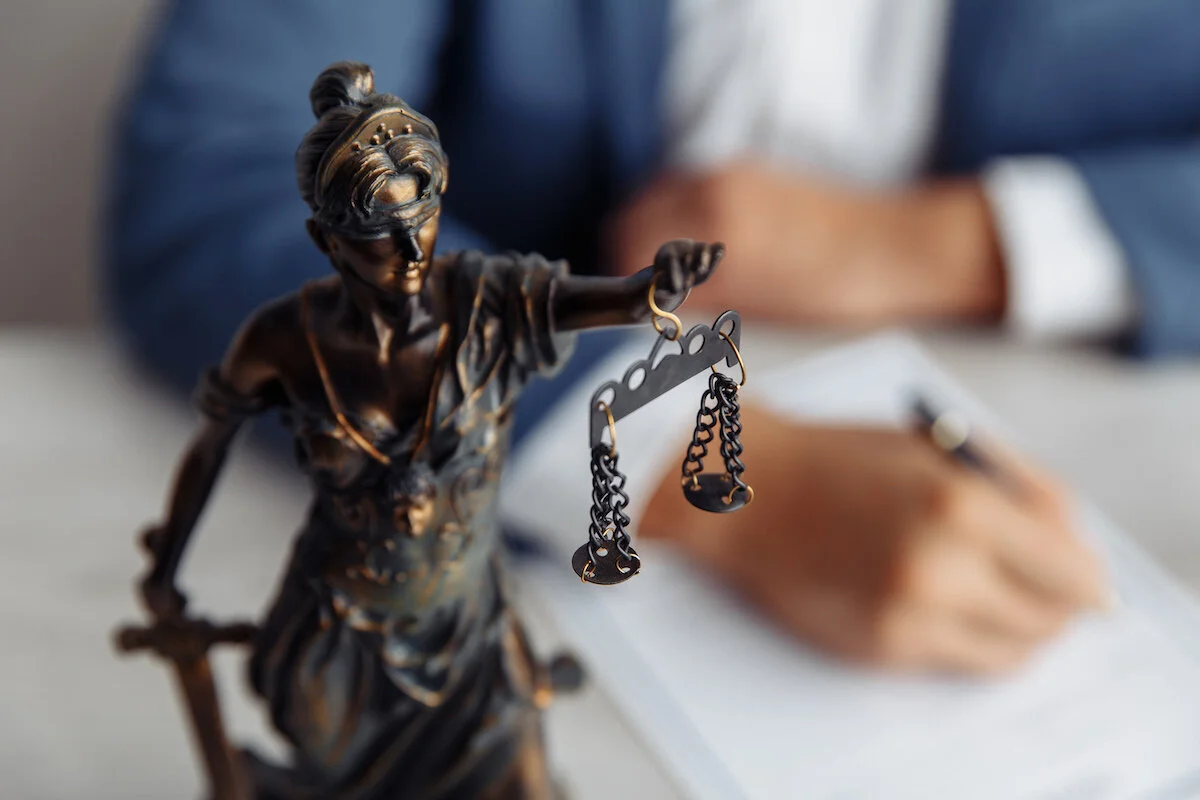 lawyer-office-statue-justice-with-scales-lawyer.jpg