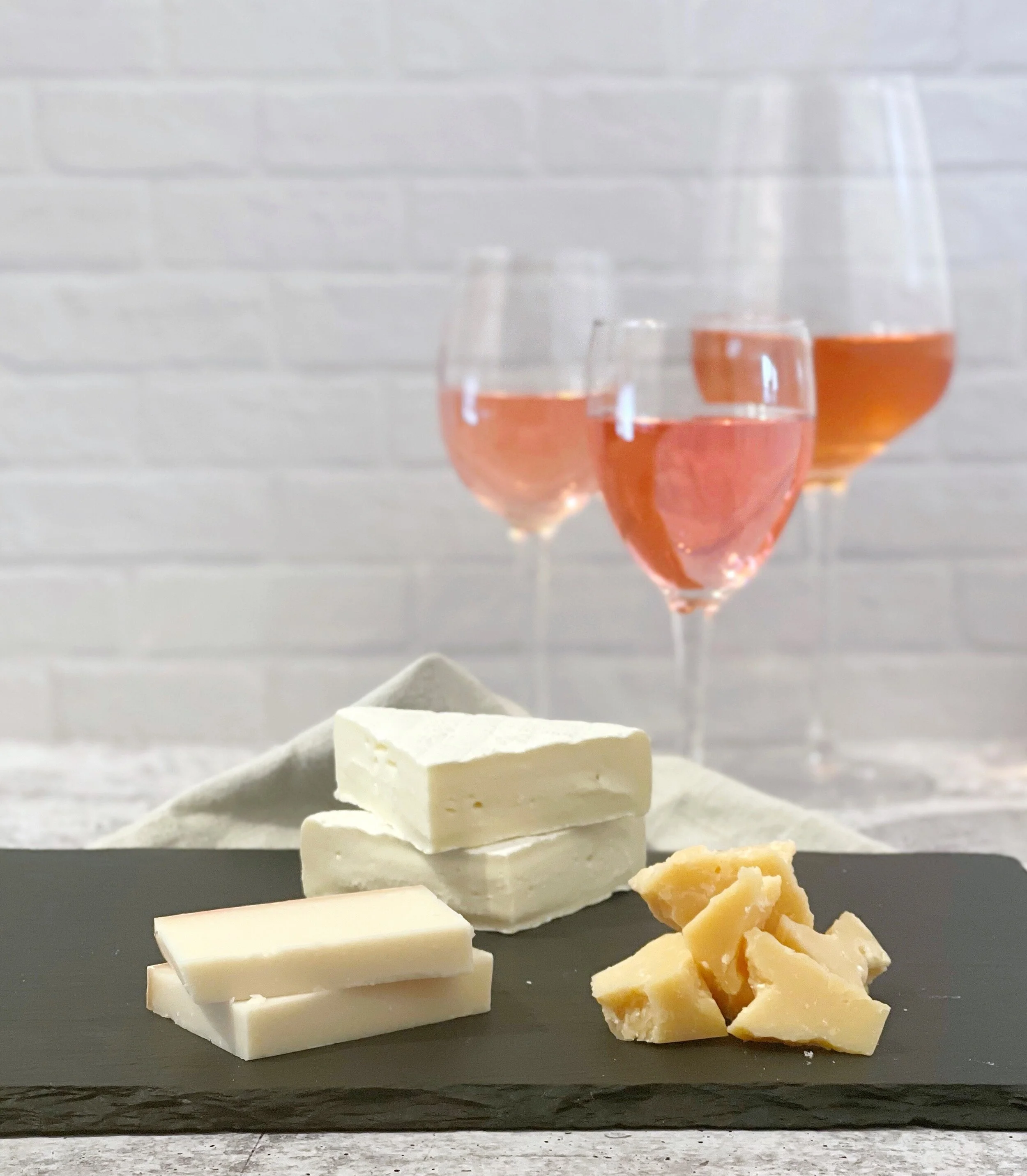Rosé and Robiola