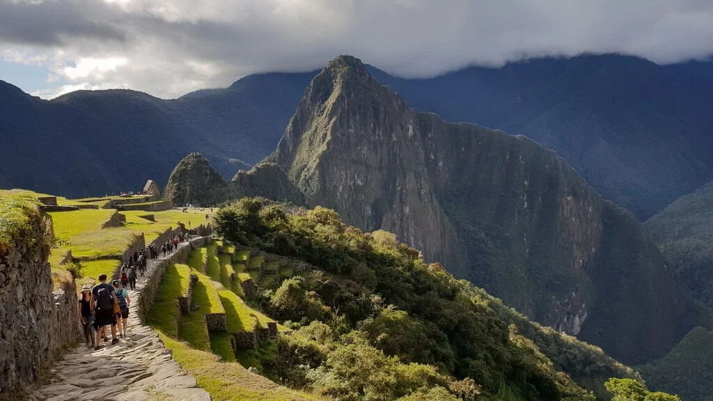 drumul pe Încă Trail către Machu Picchu este magic
