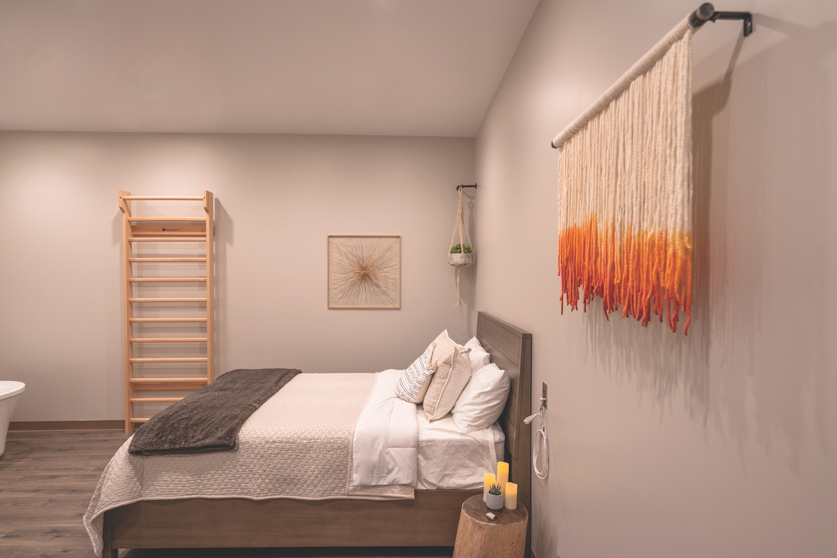 En suite birthing tools — like racks for stretching — help natural labor progress without hampering your freedom.