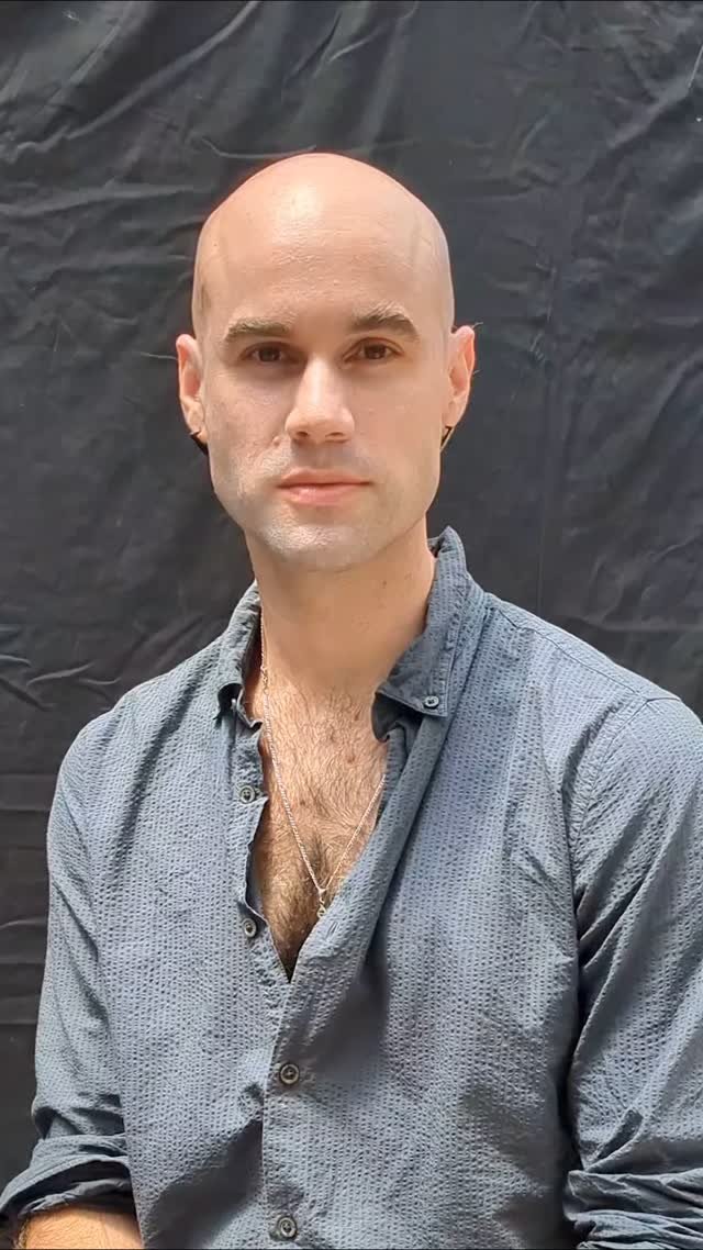 Venas marcadas, piel pálida, cadenas en el rostro y los #vampireeyes
#darkfantasy con @bastianstimman
Asistencia @danielabarton_mua y cámara de @matheprojects