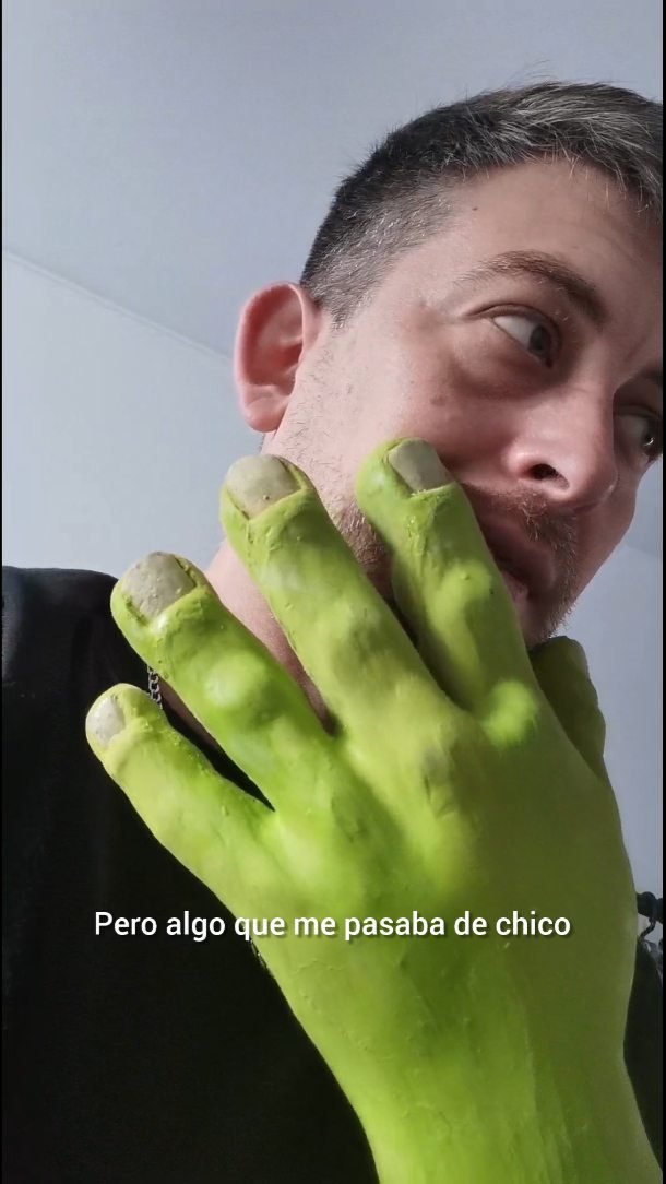 Yo no escogí el maquillaje…
el maquillaje me escogió a mí.
Y gracias a eso, dejé de avergonzarme de ser raro…
y empecé a estar orgulloso.
Feliz Día del Maquillador
a todos los loquitos que tran