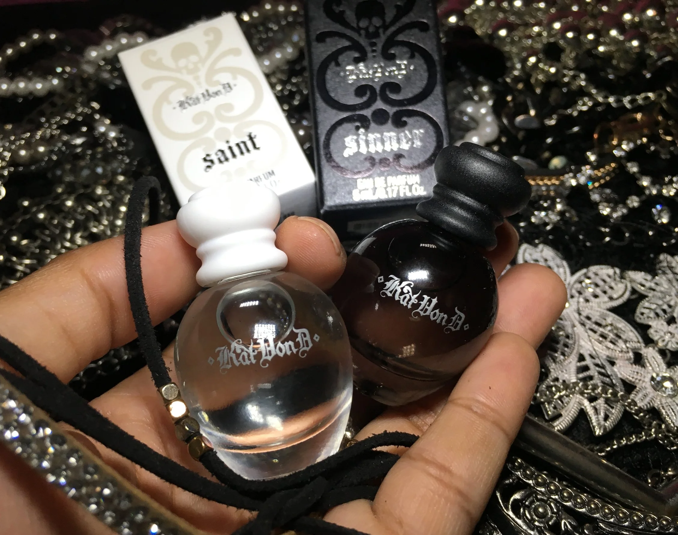  !!!! Kat Von D Saint and Sinner Review!!!!