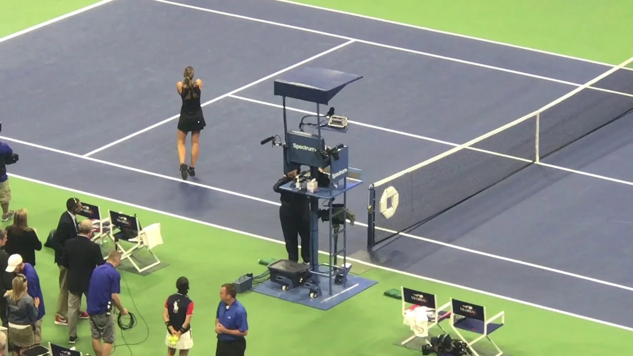 Maria Sharapova defeats Simona Halep in the first round at the US open!!!!