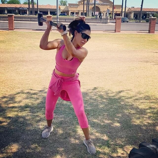 Nothing like a good old Sledgehammer Tire Sesh bright and early to start your day off right 💪💁🏻&zwj;♀️🌞 Ass kicking courtesy of @joybonner and @seanland ⠀
SWIPE 👈
&bull;⠀
&bull;⠀
&bull;⠀
#fitness #fitnessmotivation #orangetheory #orangetheoryfit