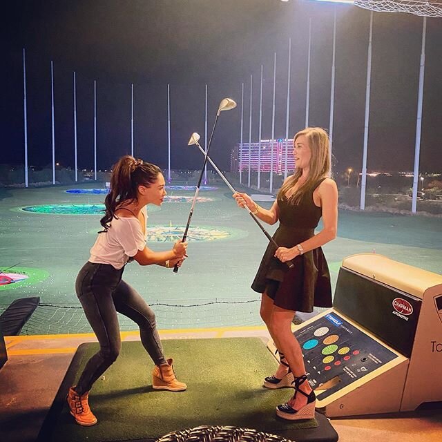 Remember when Batman met Bane? That had nothing on the time Ariana met Audrey 💁🏻&zwj;♀️👊💁🏼&zwj;♀️ #tbt &bull;
&bull;
&bull;
#golf #topgolf #ariana #arianagrande #audrey #audreyhepburn #ponytail #bff #bffgoals #friends #friendstime #golffashion #