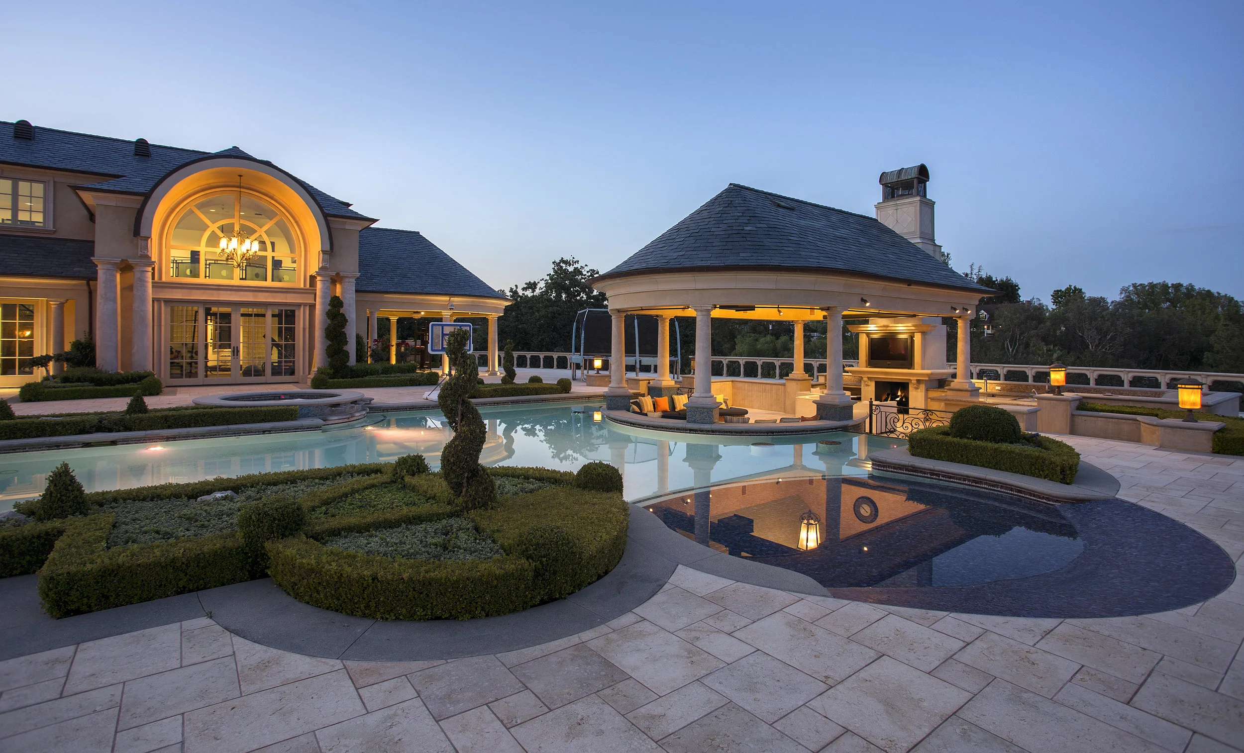25220WalkerRoad_03.jpg