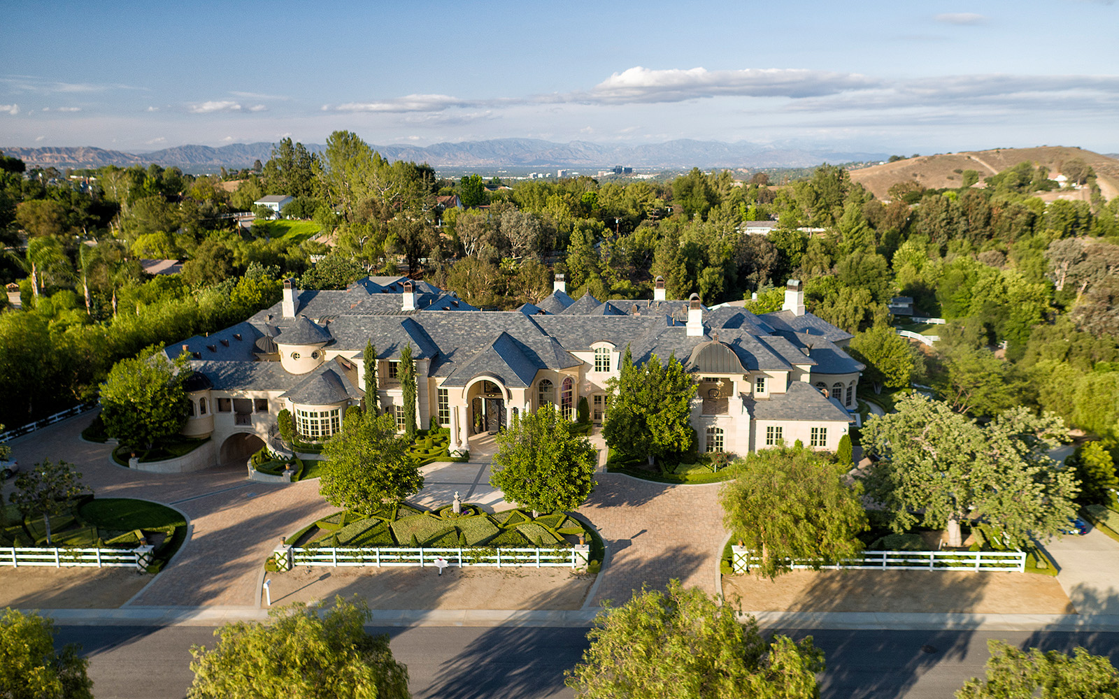 25220WalkerRd_1.jpg