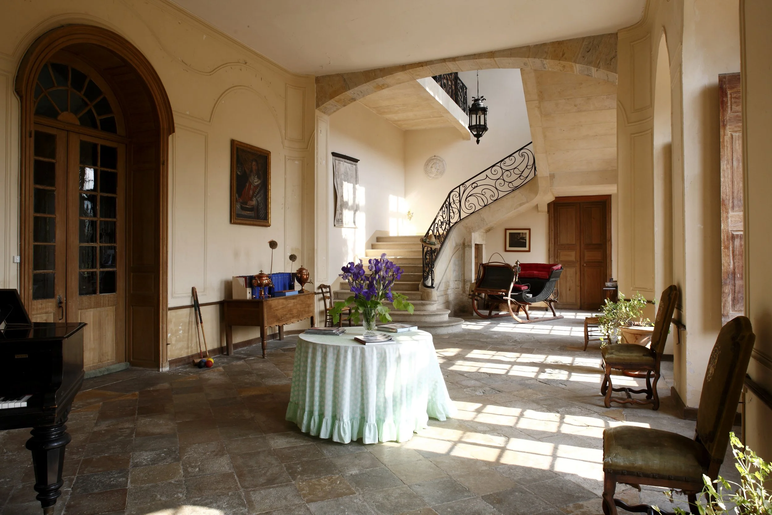 Online 7 - Int Front Hall - Ldp.JPG