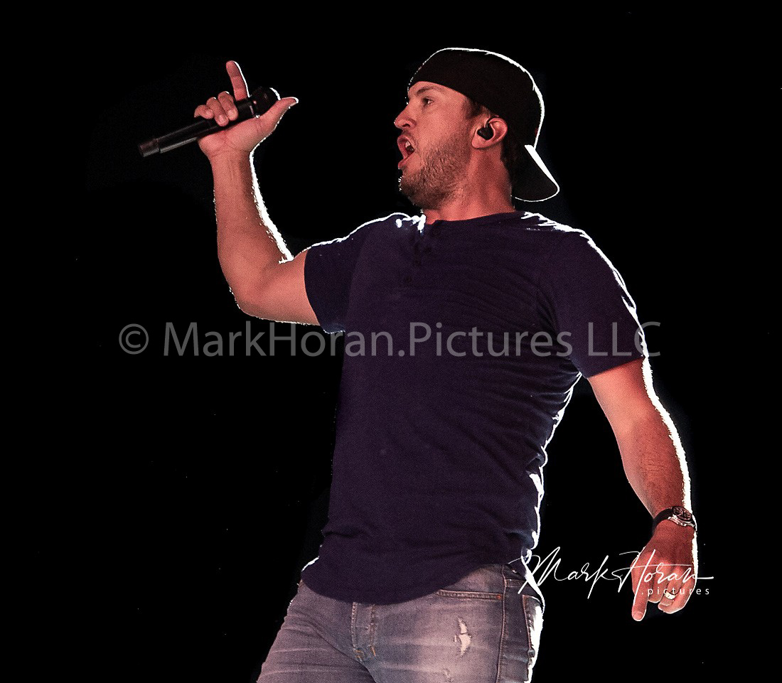  Luke Bryan at Country Thunder 